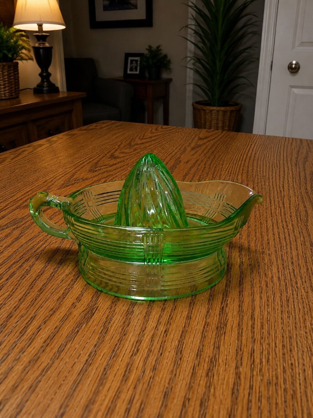 MINT 1930s Hazel Atlas Green Uranium Glass Citrus Juicer Reamer Criss Cross